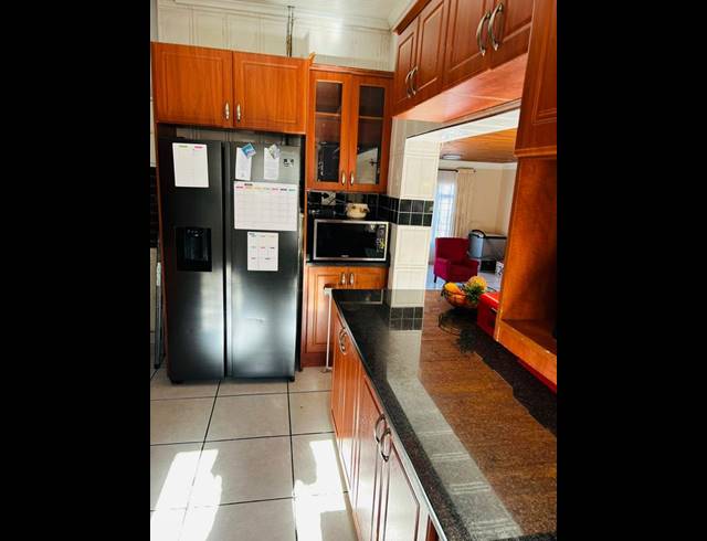 4 BEDROOM HOUSE FOR SALE IN BLUFF